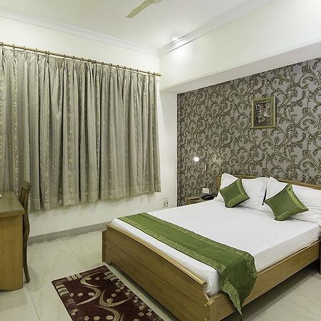 Treebo Palm Tree Palam Vihar Hotel Gurgaon Luaran gambar