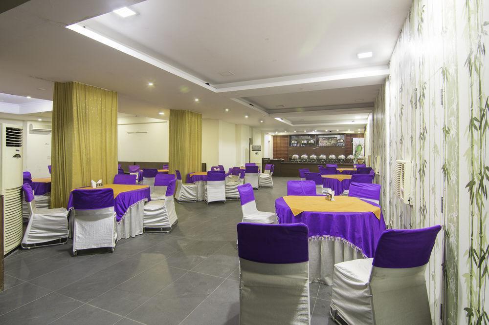 Treebo Palm Tree Palam Vihar Hotel Gurgaon Luaran gambar