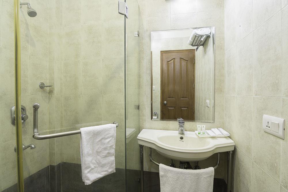 Treebo Palm Tree Palam Vihar Hotel Gurgaon Luaran gambar