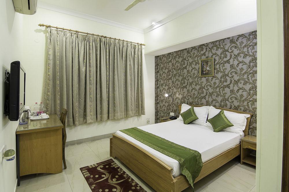 Treebo Palm Tree Palam Vihar Hotel Gurgaon Luaran gambar