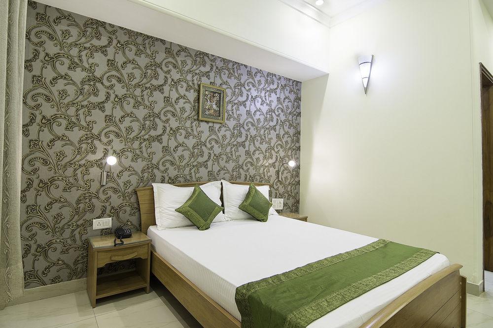 Treebo Palm Tree Palam Vihar Hotel Gurgaon Luaran gambar